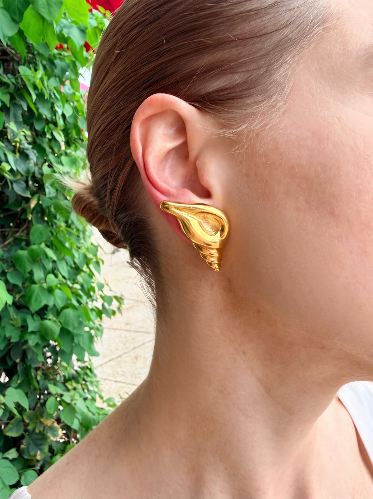18k Yellow Gold Large Shell Clip Earrings