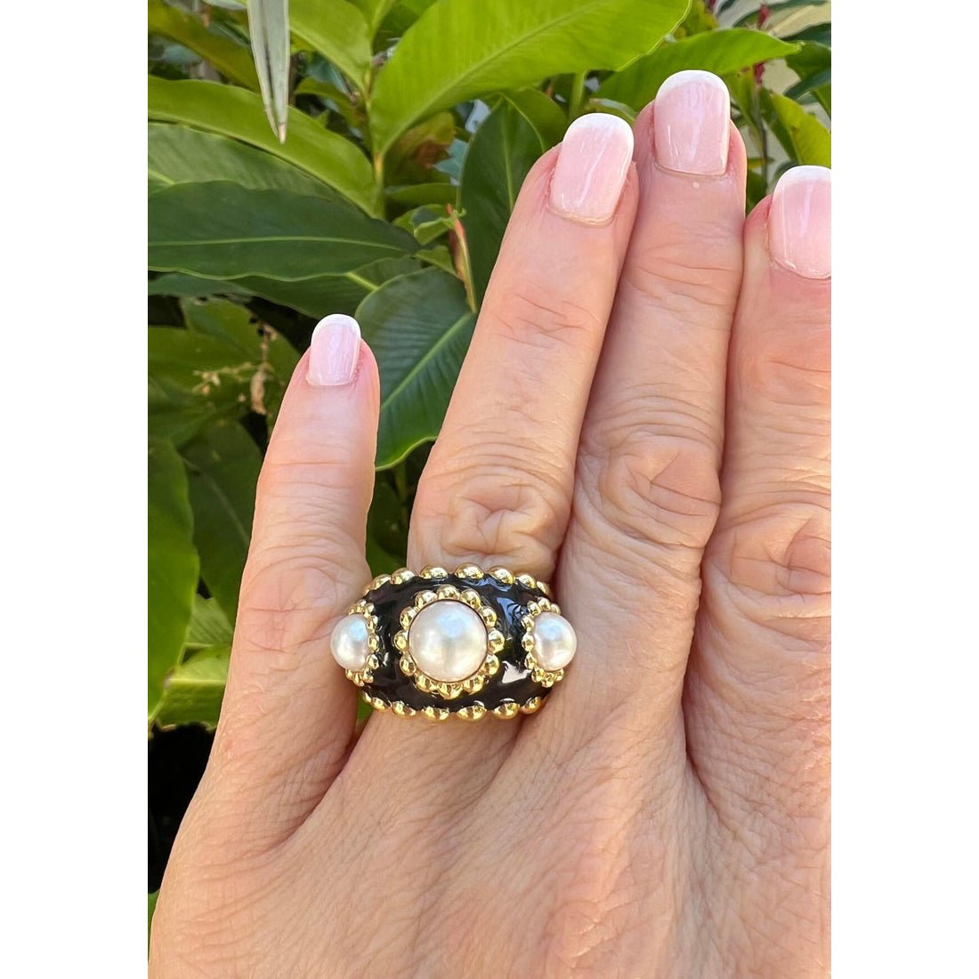 Chanel - 18k Yellow Gold Black Enamel Three Pearl Ring