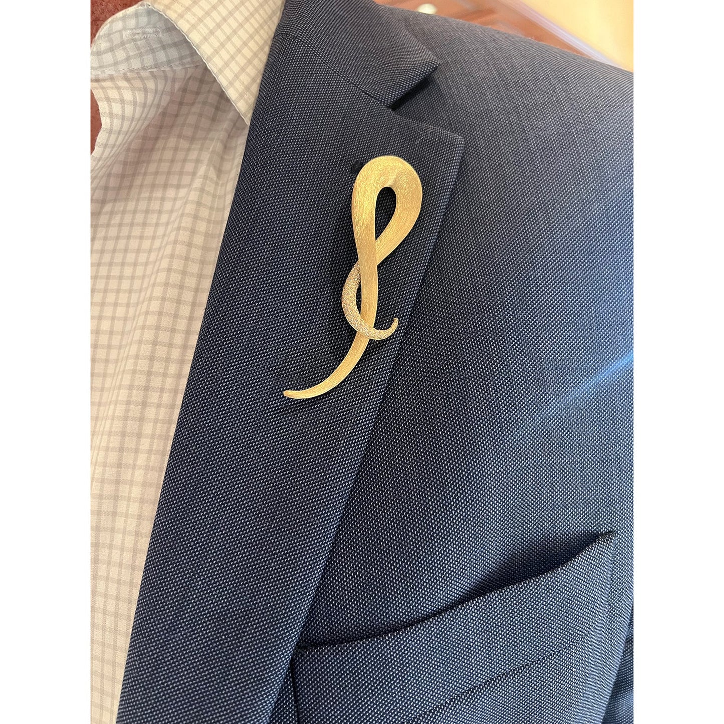 Henry Dunay - 18k Yellow Gold Diamond Sabi Ribbon Brooch