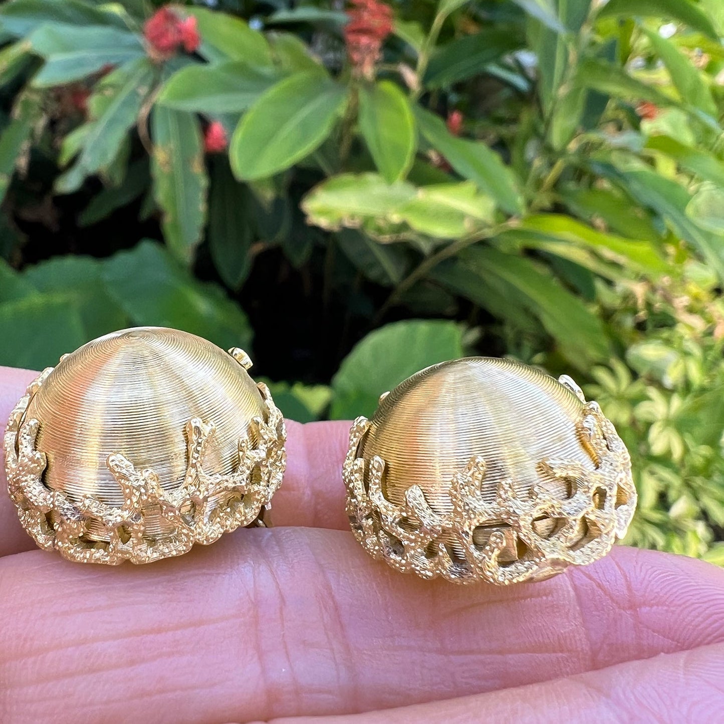 Tiffany & Co - 18k Yellow Gold Conical Dome Earrings
