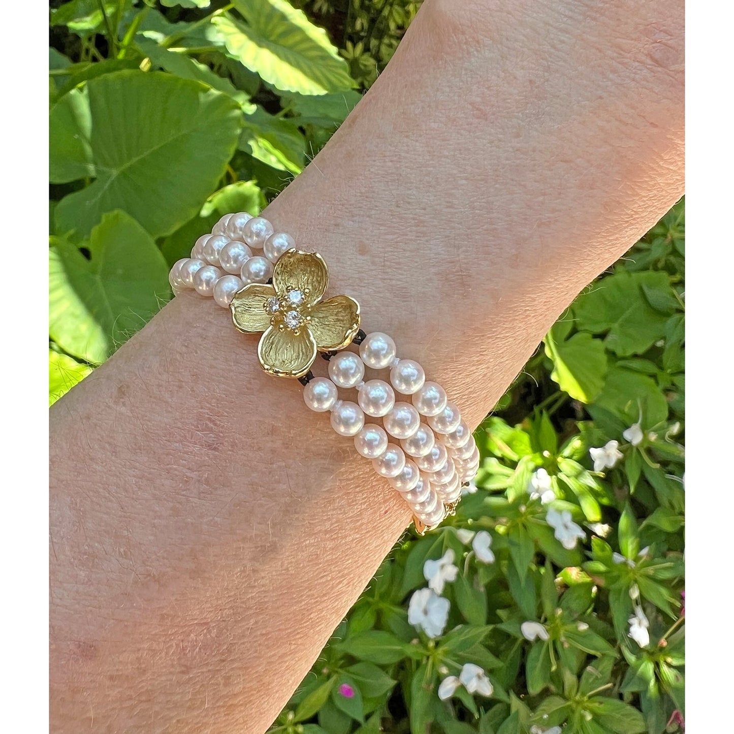 Tiffany & Co - Pearl 18k Gold Diamond Dogwood Flower Bracelet