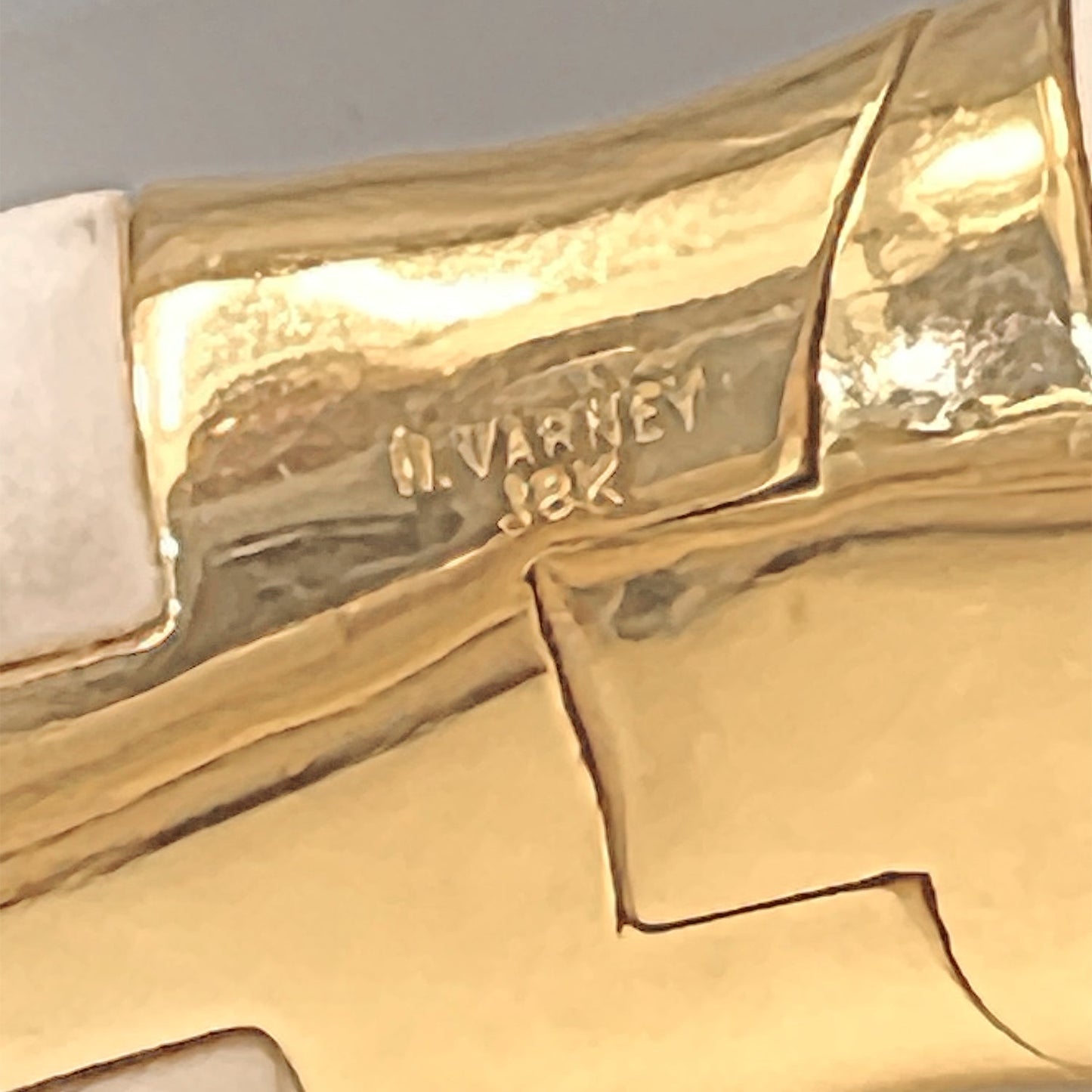 Estate Collection - Nicholas Varney Cocholong 18k Gold Bangle Bracelet