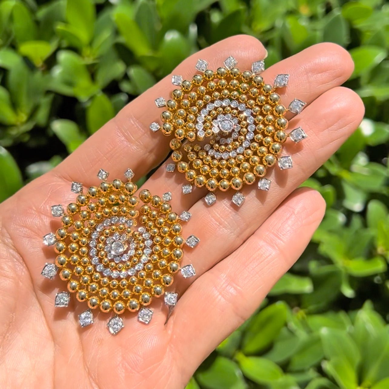 Greenleaf & Crosby - 18k Yellow Gold Bead Diamond Swirl Earclips