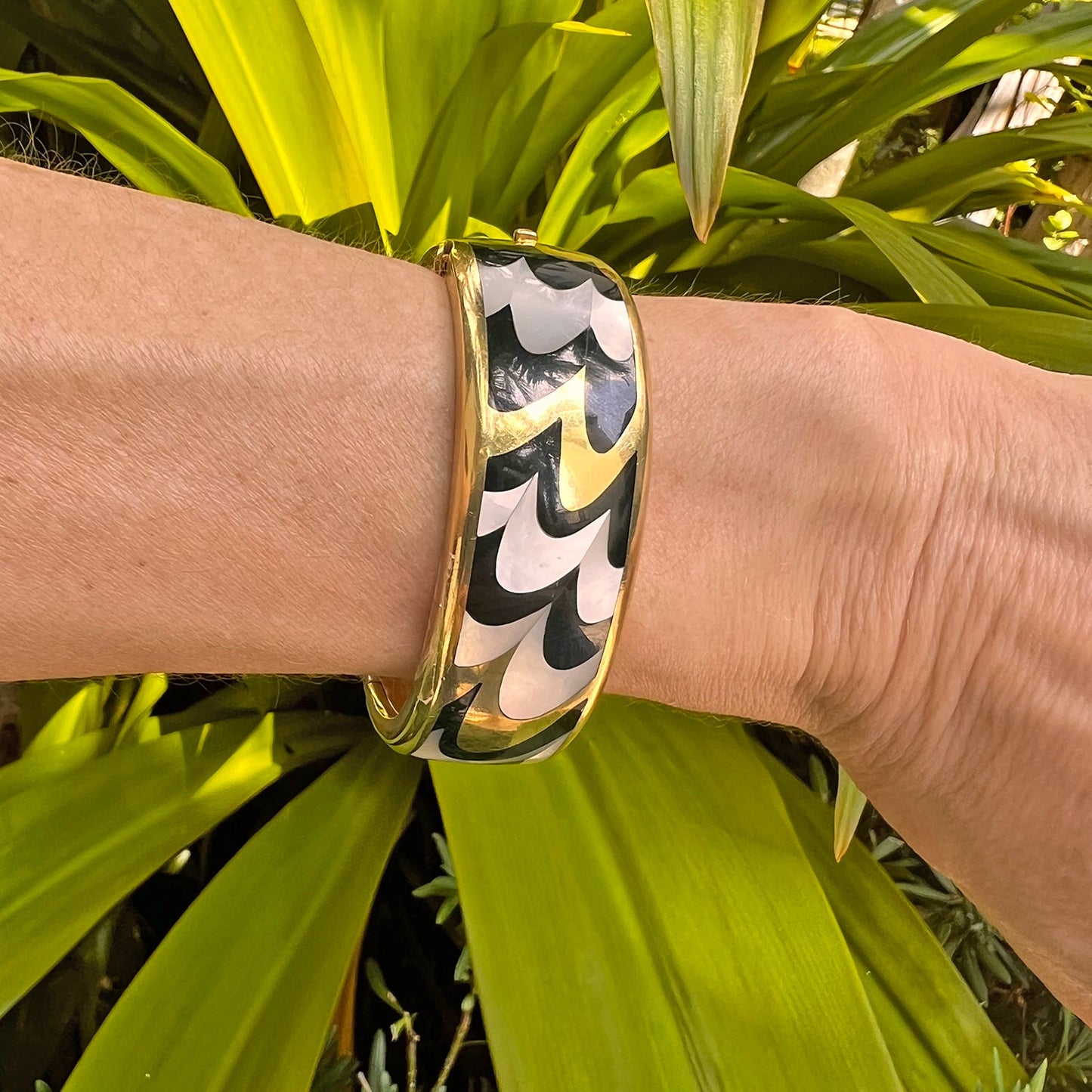 Tiffany & Co - Angela Cummings Black Jade Mother-of-Pearl Bangle