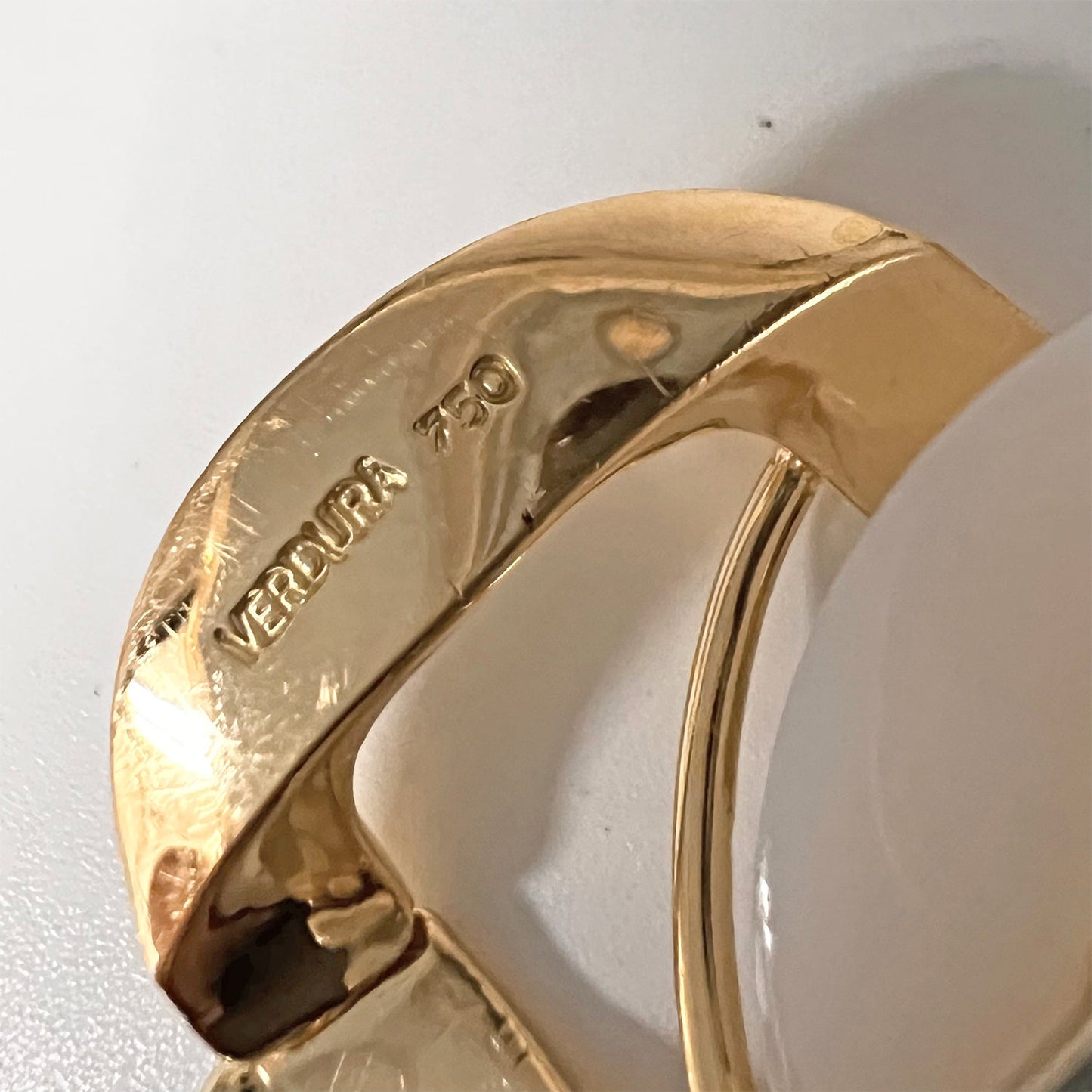 Verdura - Estate 18k Gold White Agate Curb-Link Bracelet