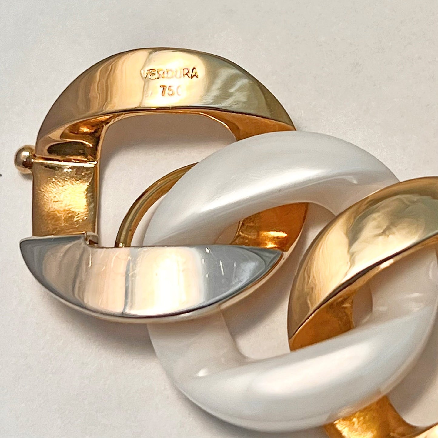 Verdura - Estate 18k Yellow Gold White Ceramic Curb-Link Bracelet