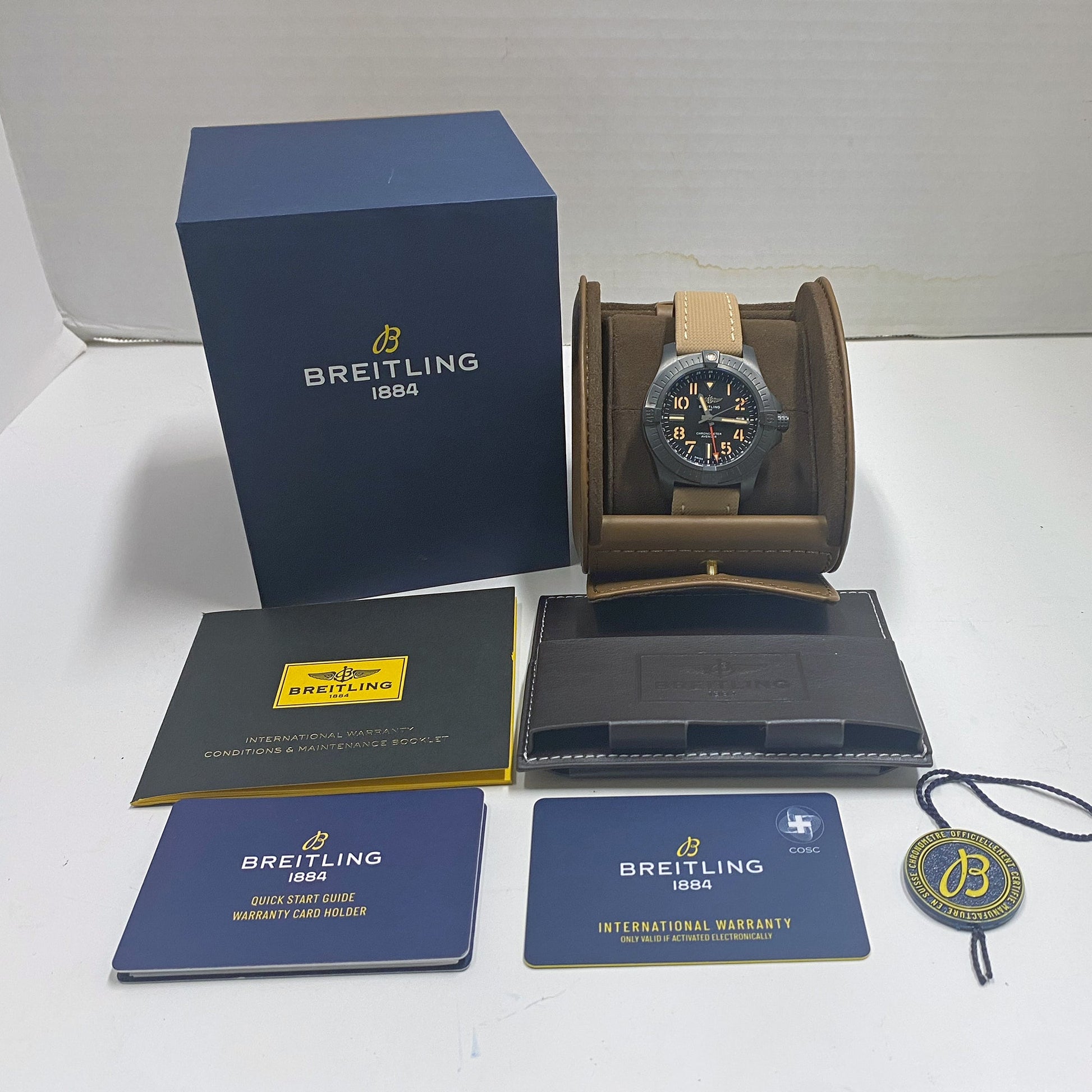 Breitling - Avenger GMT 45mm Night Mission (V32395)