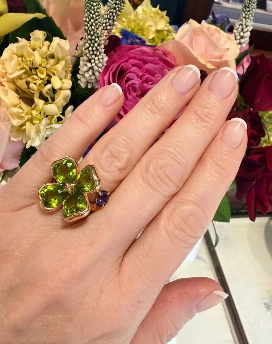Chanel - 18k Yellow Gold Peridot Iolite Clover Ring