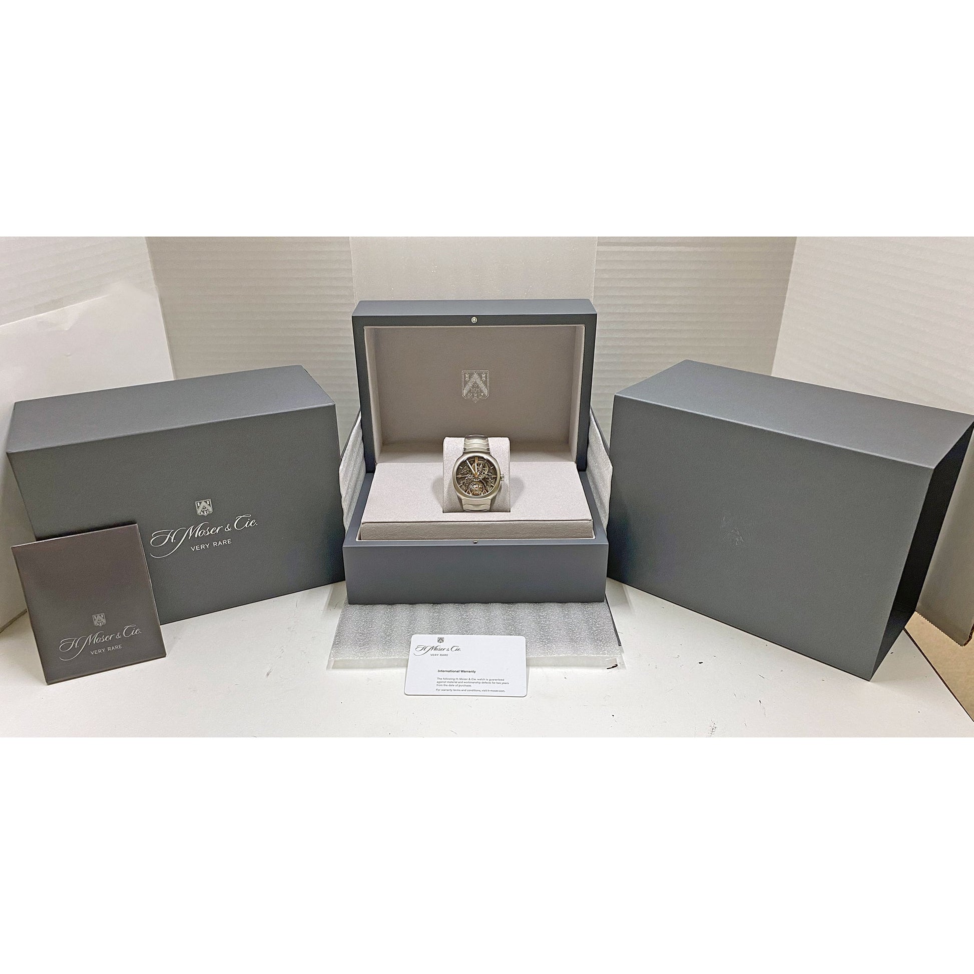 H. Moser & Cie - Streamliner Tourbillon Skeleton Steel (6814 - 1200)