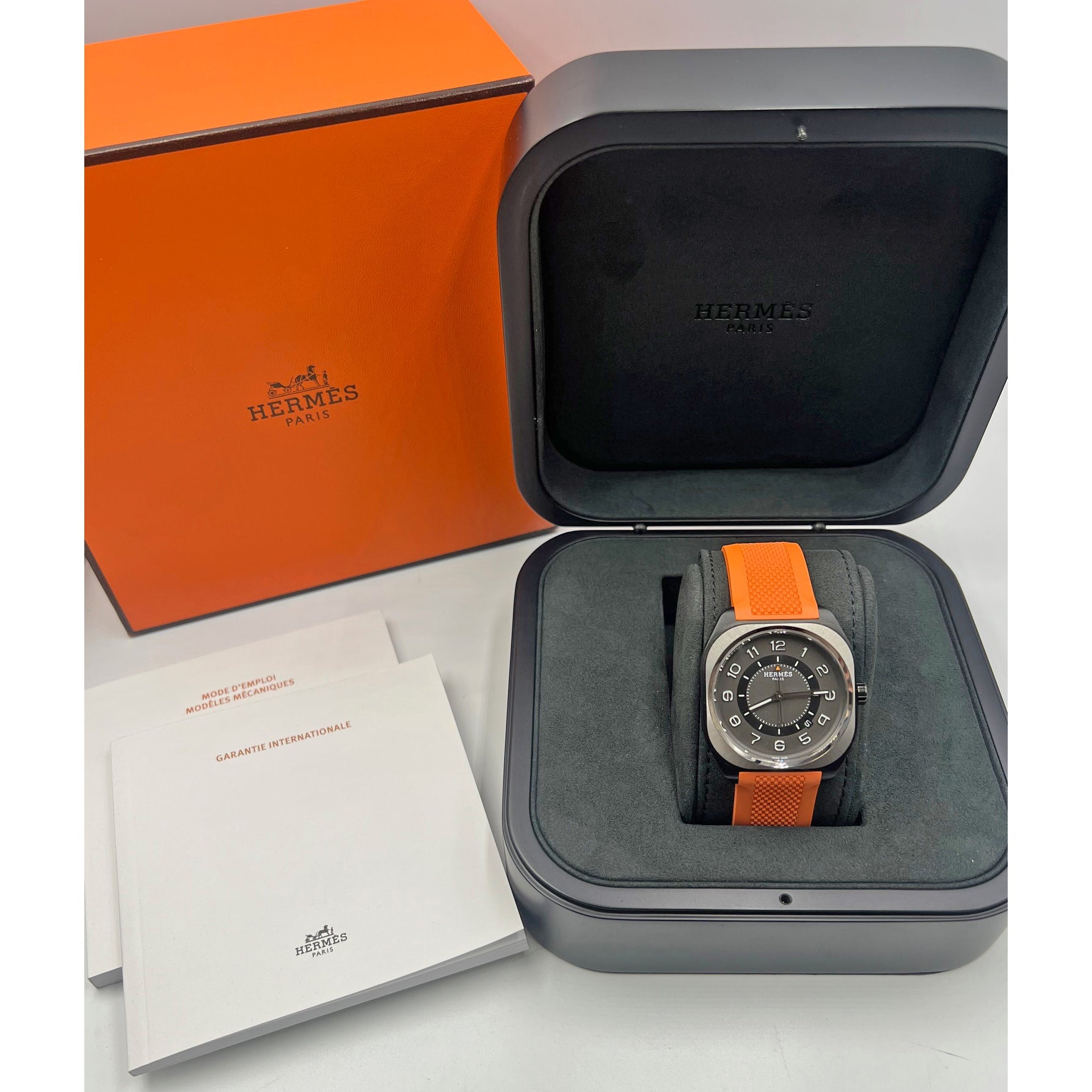 Hermes H08 Titanium 42mm (W049430WW00) – Greenleaf & Crosby
