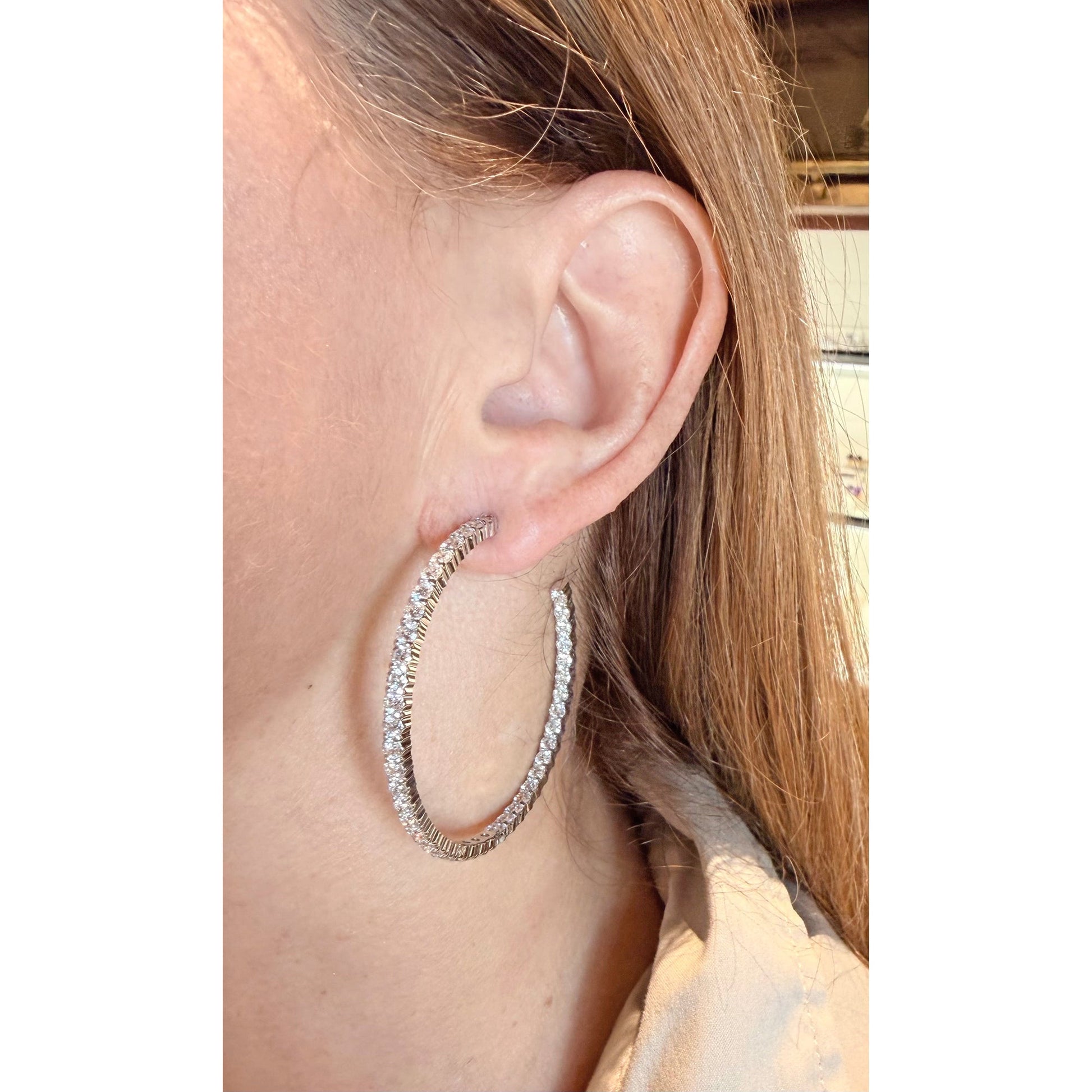Kwiat - 6.49ct 18k White Gold Round Brilliant Diamond Hoop Earrings