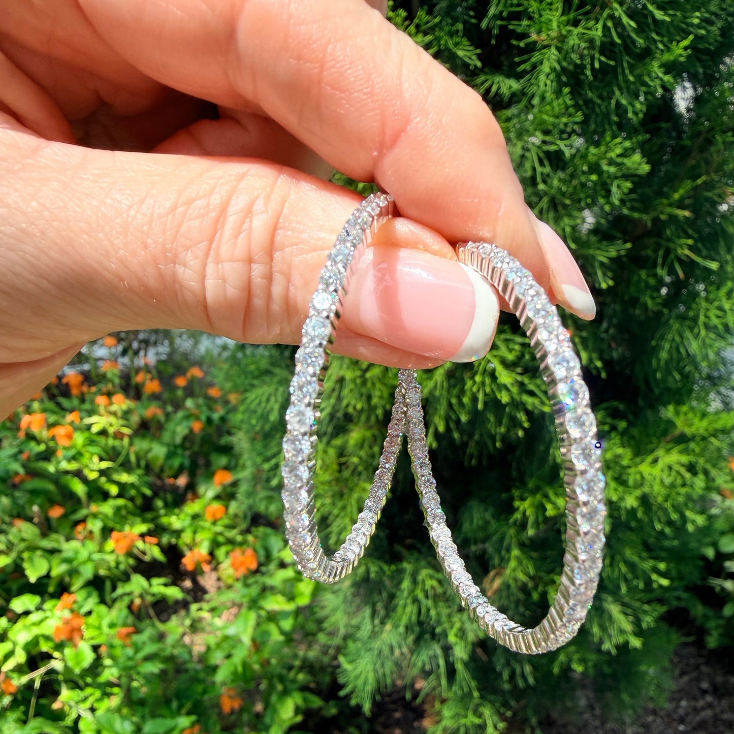 Kwiat - 6.49ct 18k White Gold Round Brilliant Diamond Hoop Earrings