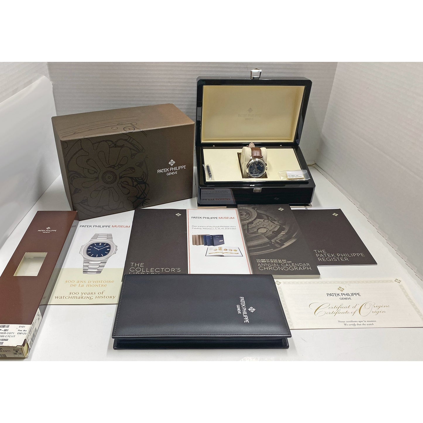Patek Philippe - Annual Calendar Chronograph Blue Dial Platinum (5905P-001)