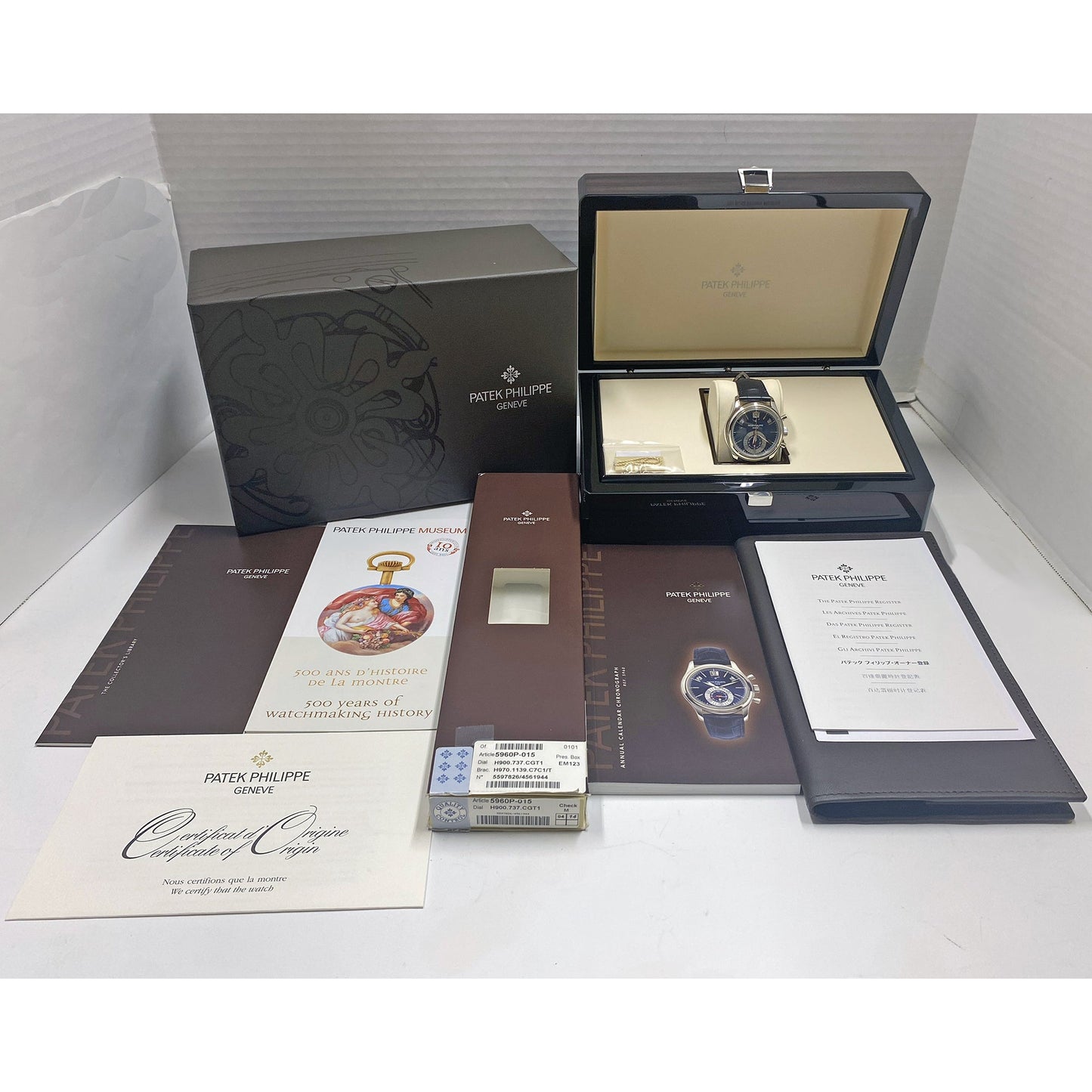 Patek Philippe - Annual Calendar Chronograph Blue Dial Platinum (5960P-015)