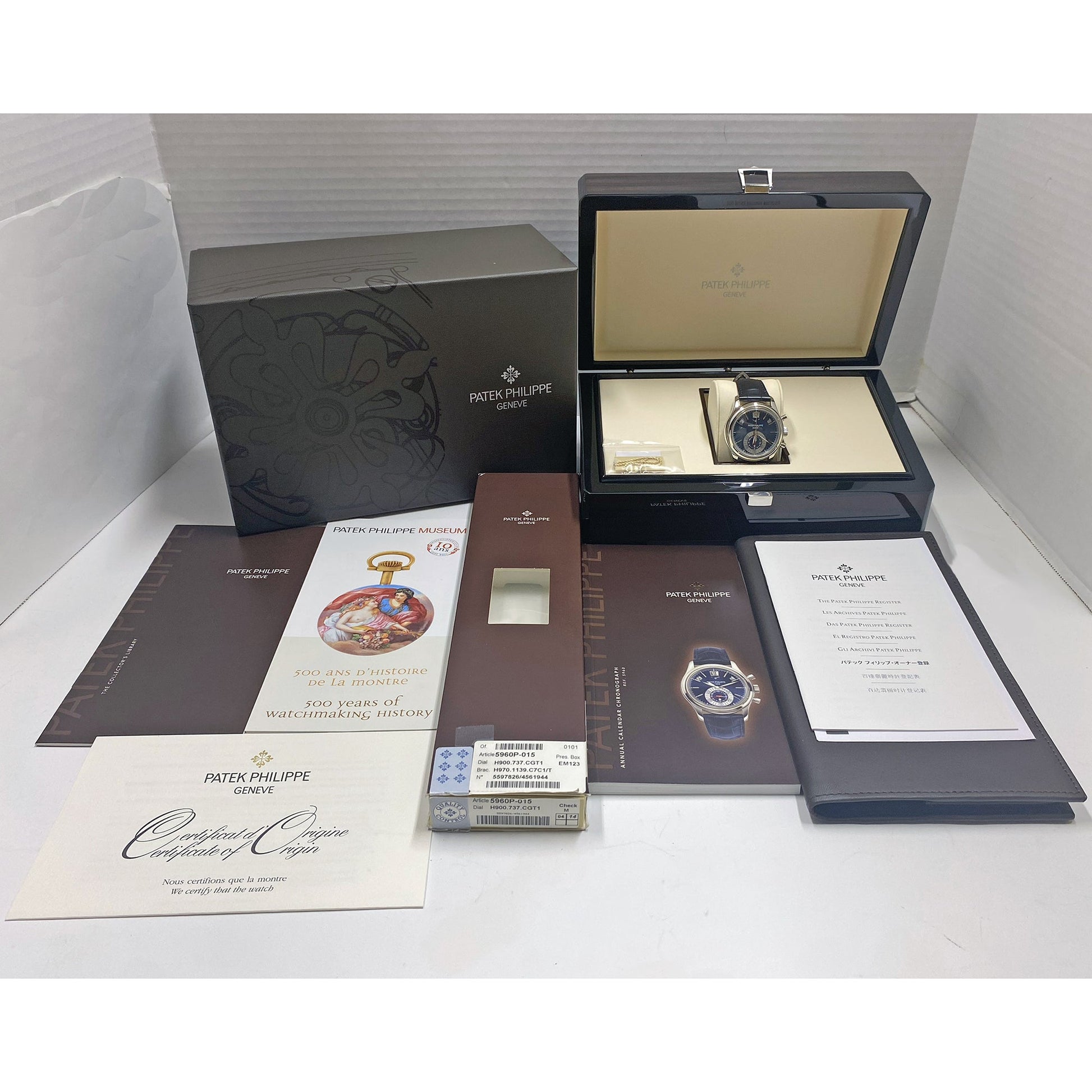 Patek Philippe - Annual Calendar Chronograph Blue Dial Platinum (5960P-015)