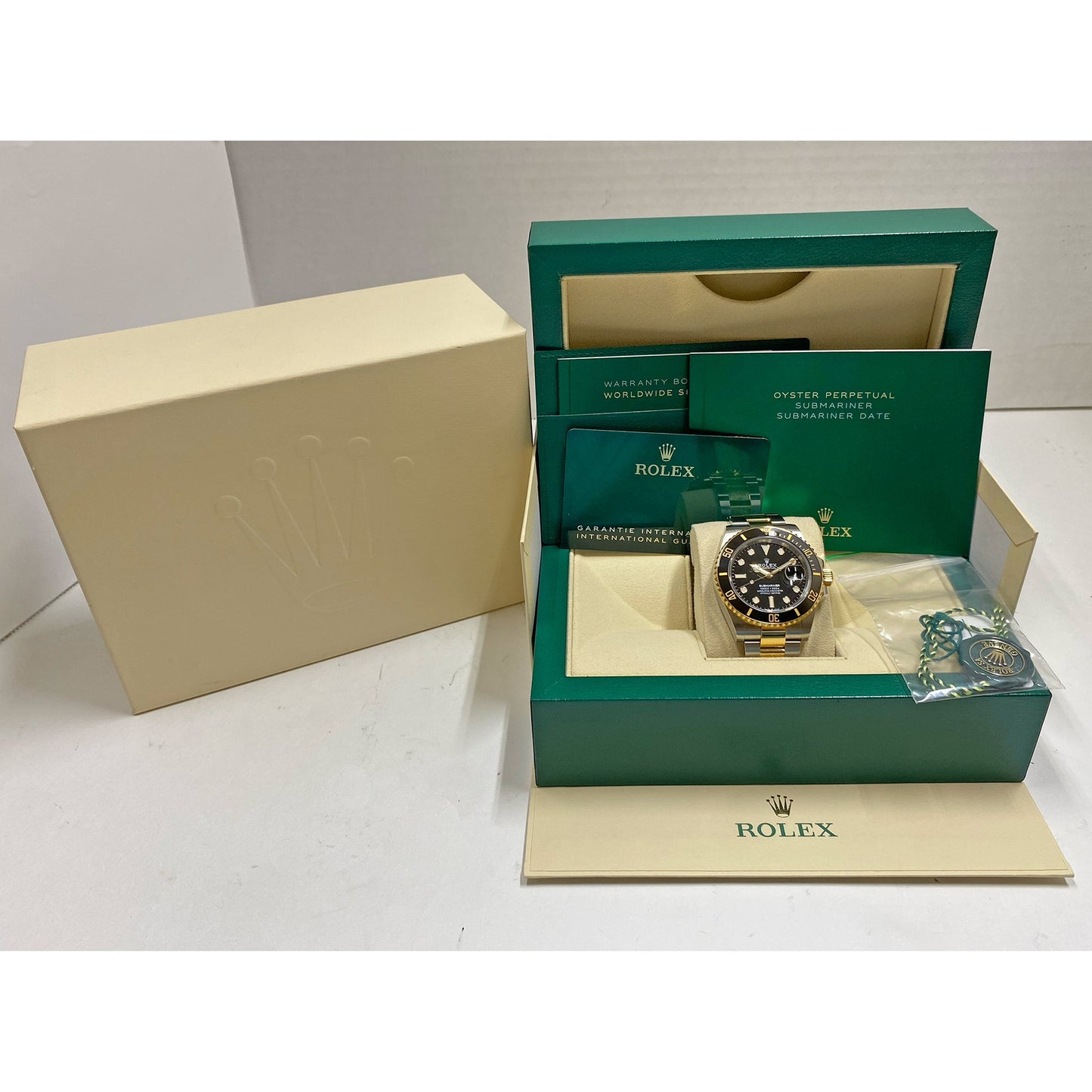 Rolex - Submariner Date Black Dial Oystersteel Yellow Gold (126613LN)