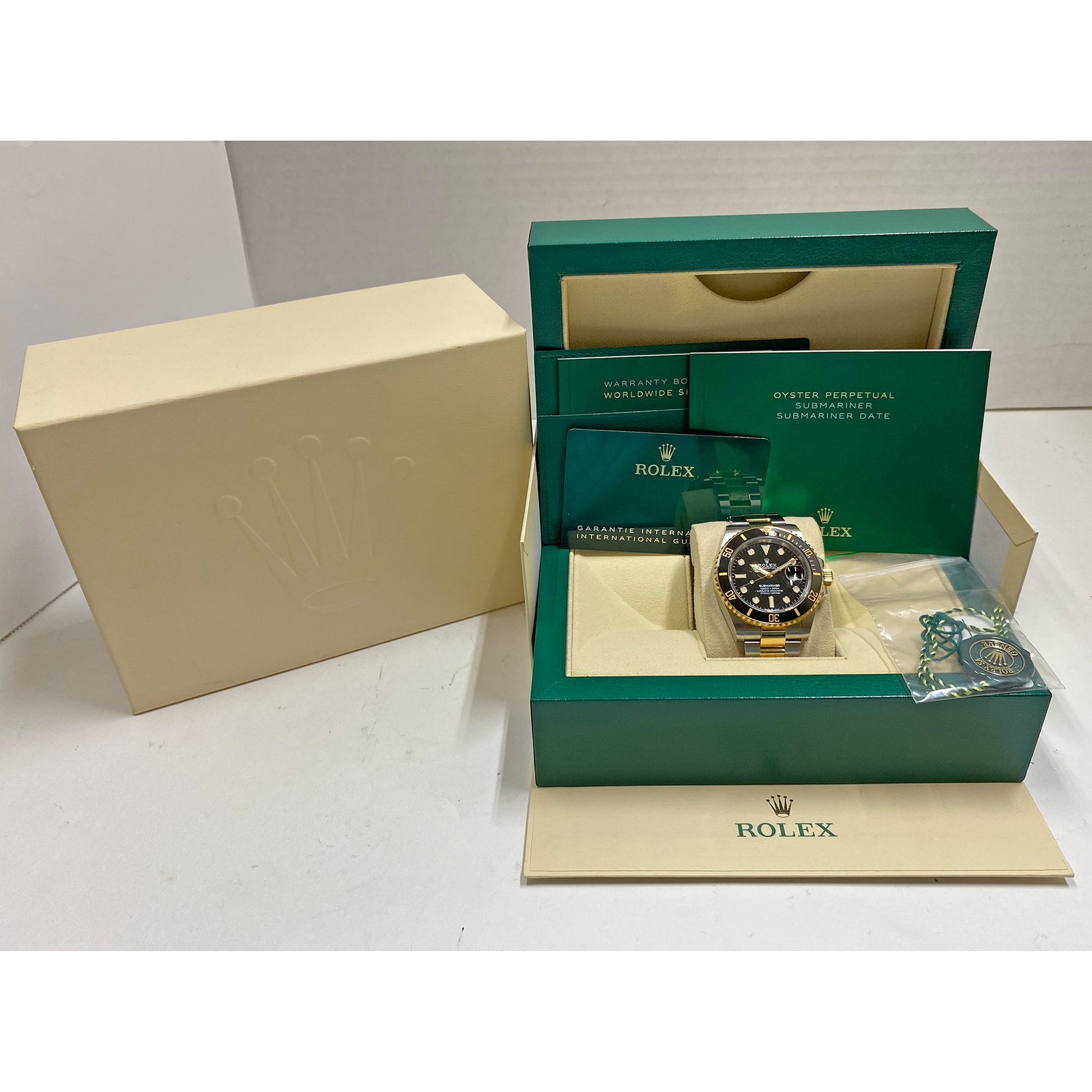 Rolex - Submariner Date Black Dial Oystersteel Yellow Gold (126613LN)