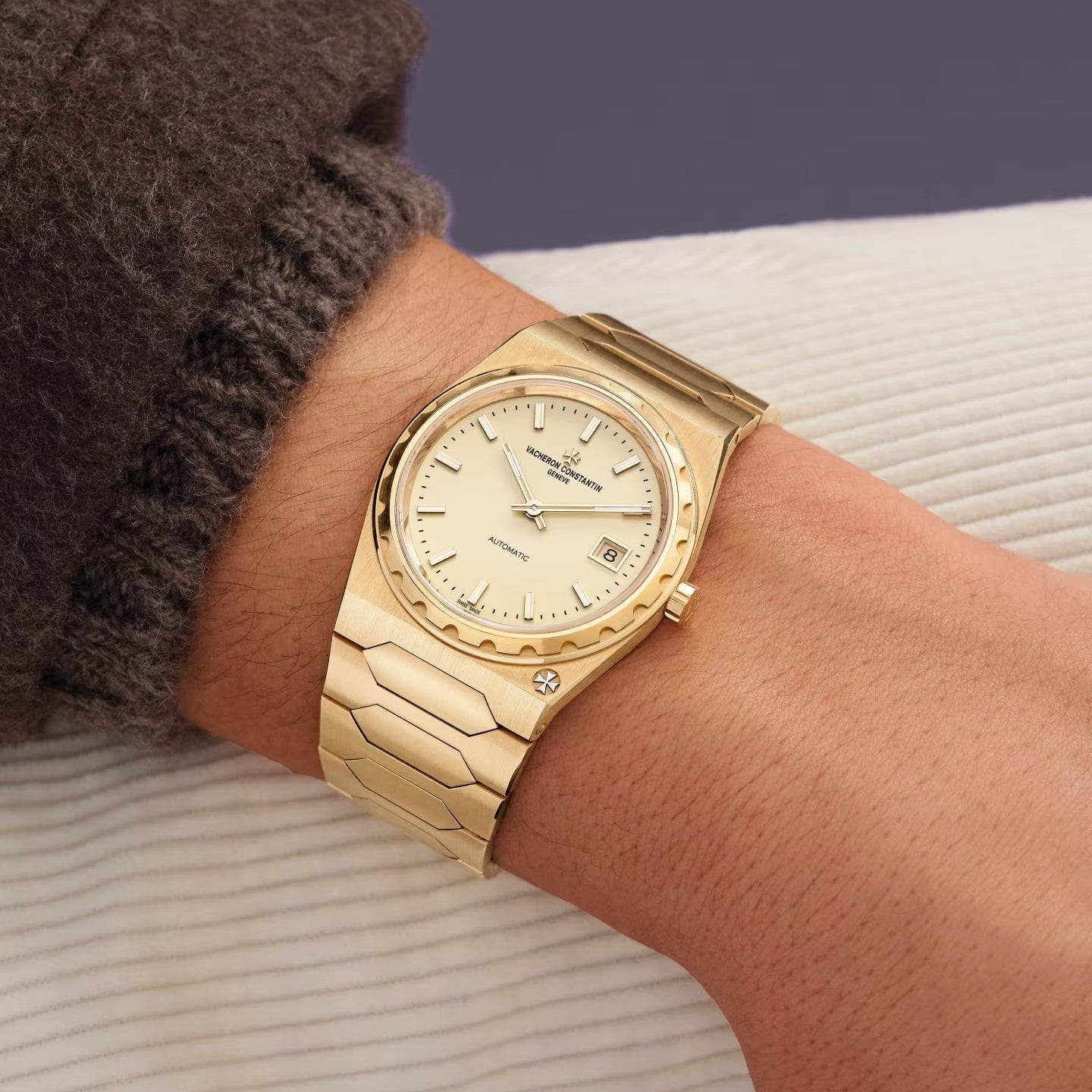 Vacheron Constantin - Historiques 222 37mm Yellow Gold (4200H/222J - B935)