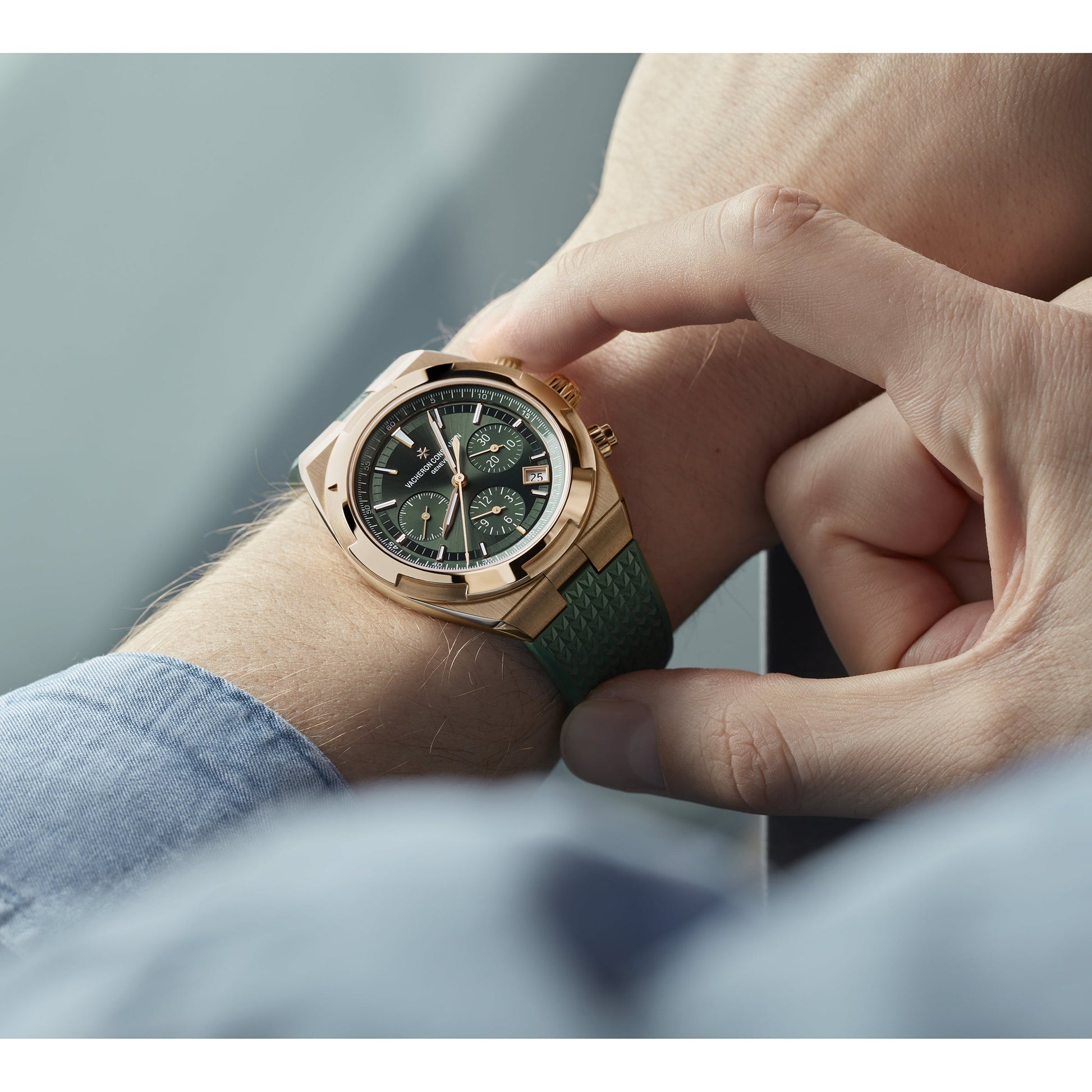Vacheron Constantin - Overseas Chronograph Green Dial (5520V/210R - B966)