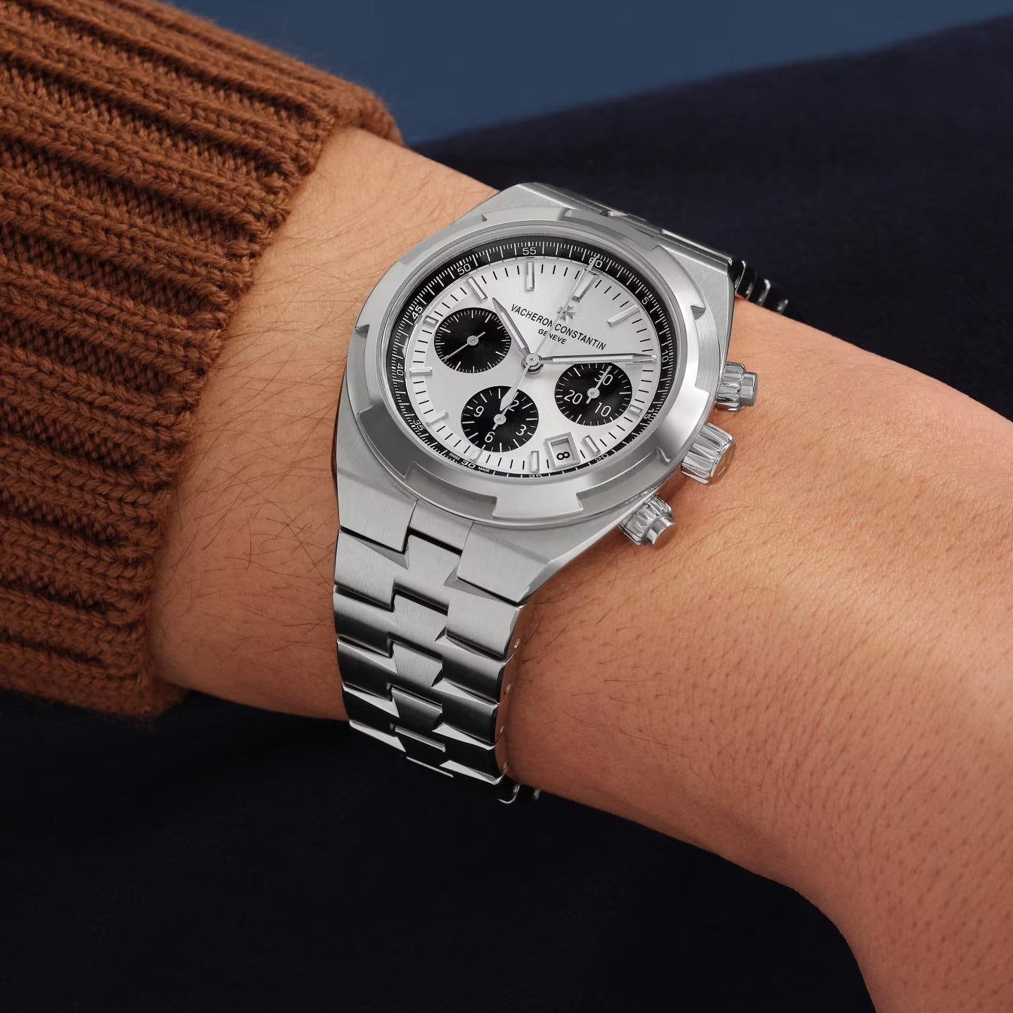 Vacheron Constantin - Overseas Chronograph Silver Dial Steel (5520V/210A - B686)