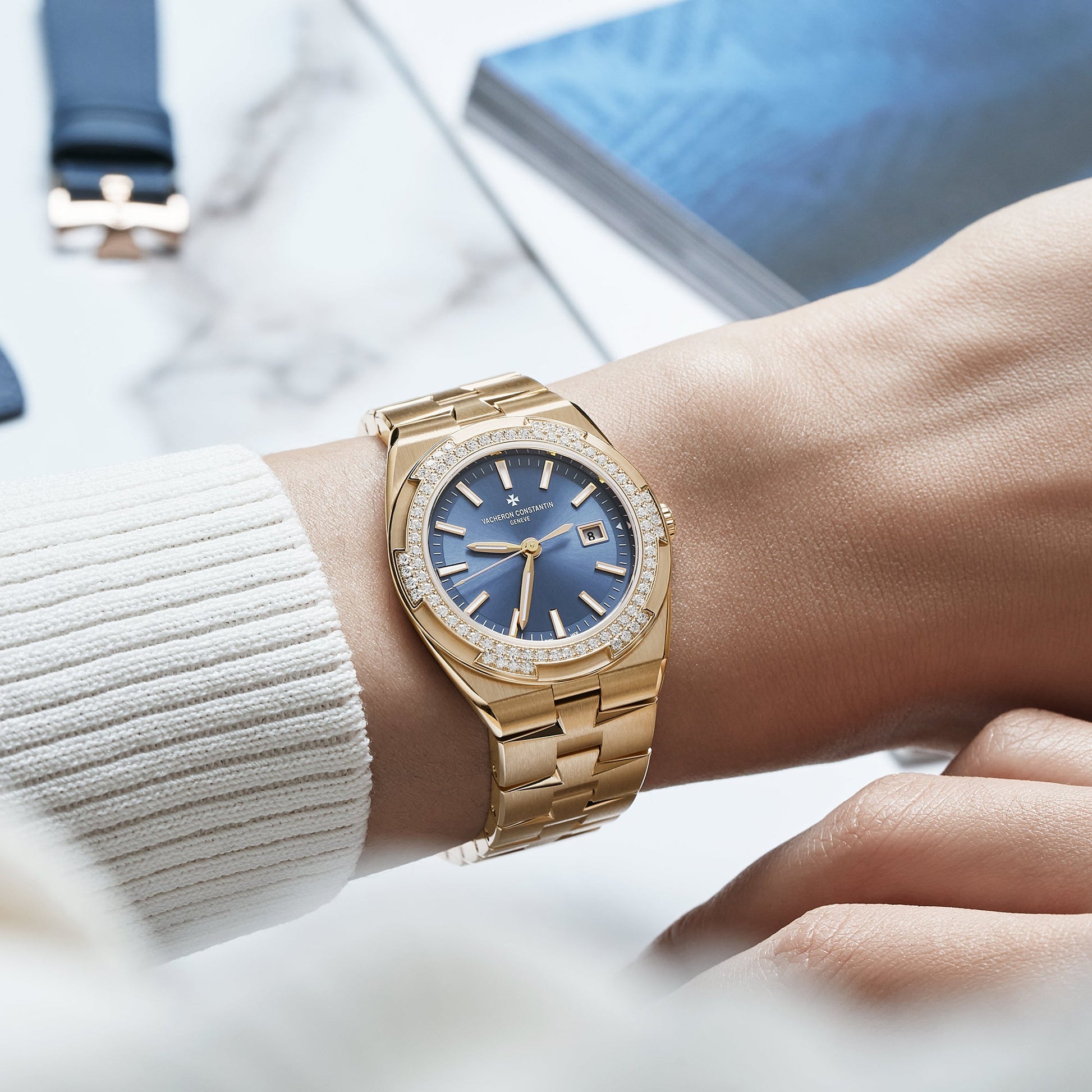 Vacheron Constantin - Overseas Quartz 33mm (1225V/200R - H015)