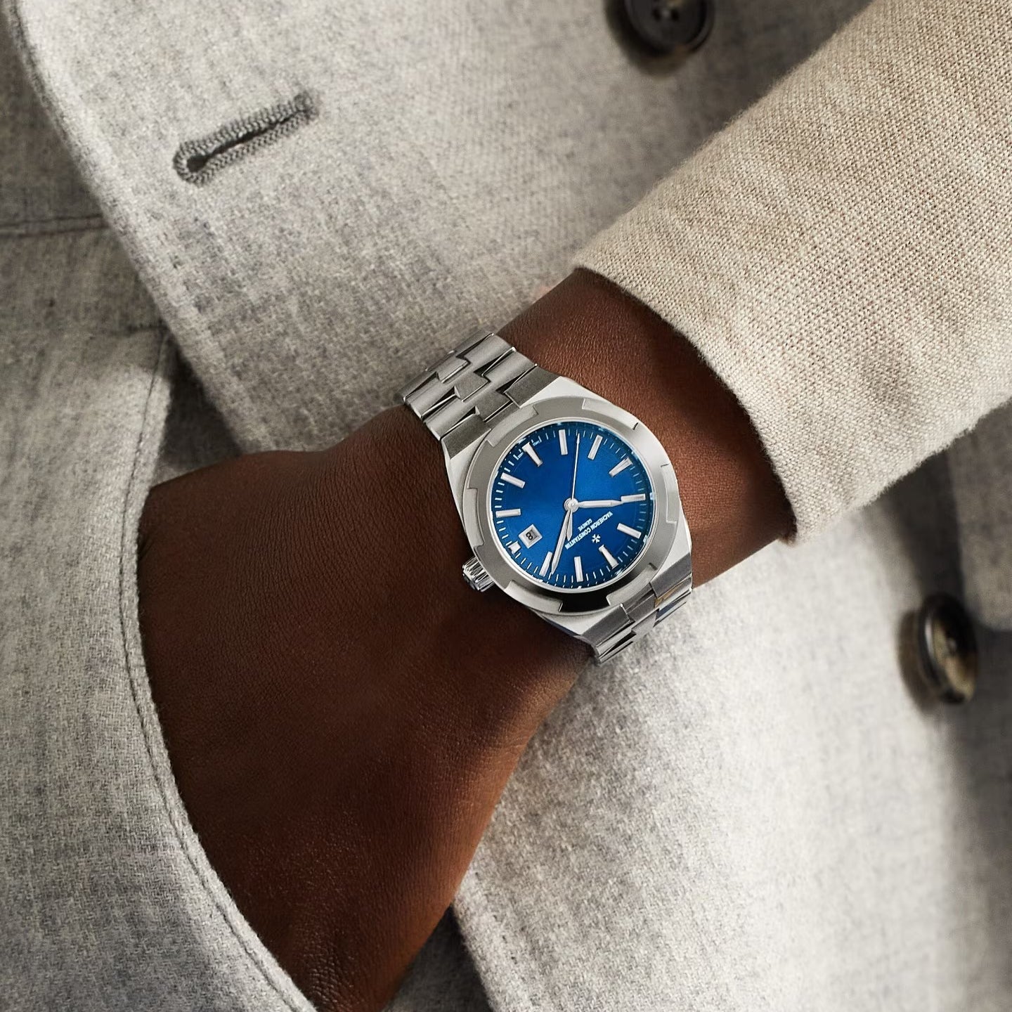 Vacheron Constantin - Overseas Self - Winding 34.5mm Blue Dial Steel (4600V/200A - B980)