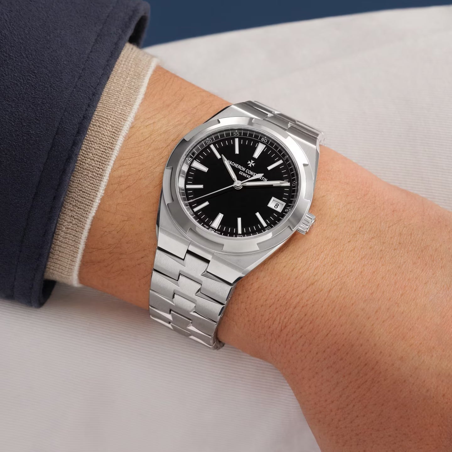 Vacheron Constantin - Overseas Self - Winding 41mm Black Dial Steel (4520V/210A - B483)