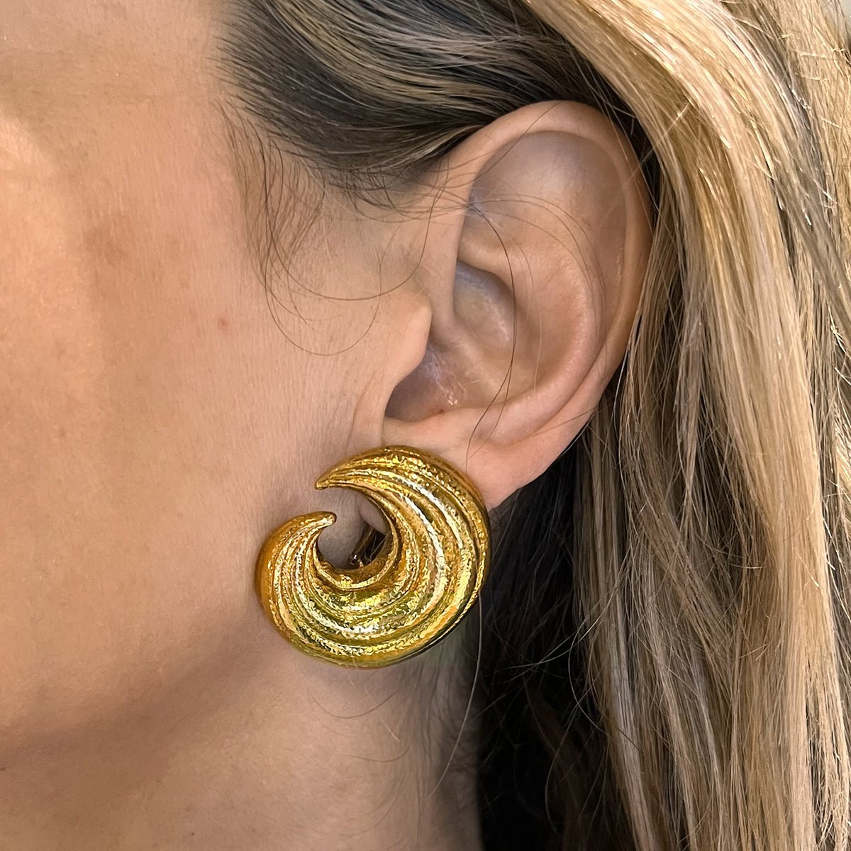 David Webb - 1970s 18k Yellow Gold Crescent Earrings