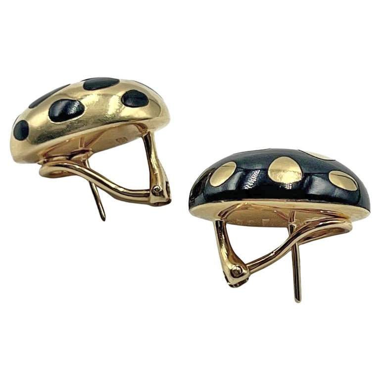 Elsa Peretti™ Bean design Cuff Links in Yellow Gold with Green Jade, 20 mm  | Tiffany & Co.