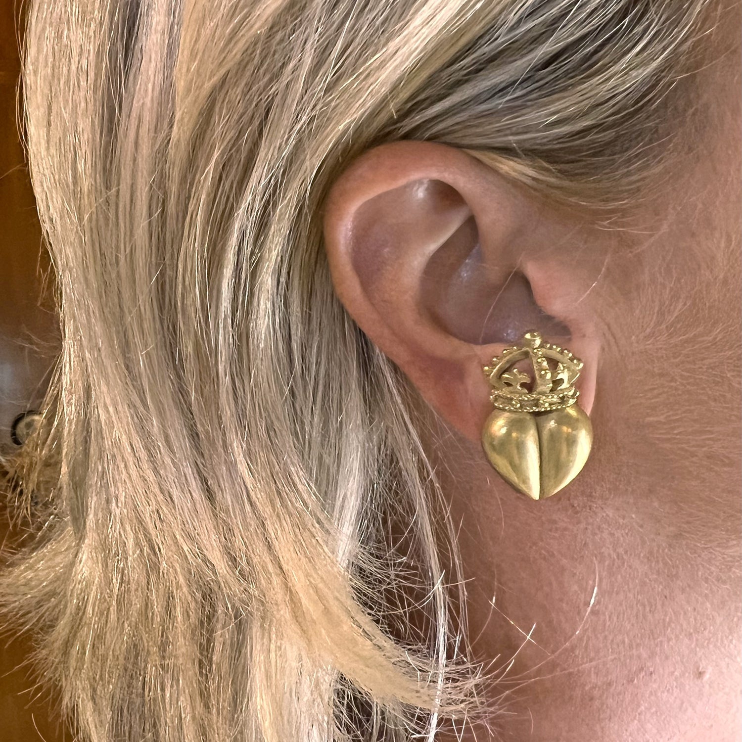 Kieselstein-Cord Gold Crowned Heart Earrings – Greenleaf & Crosby