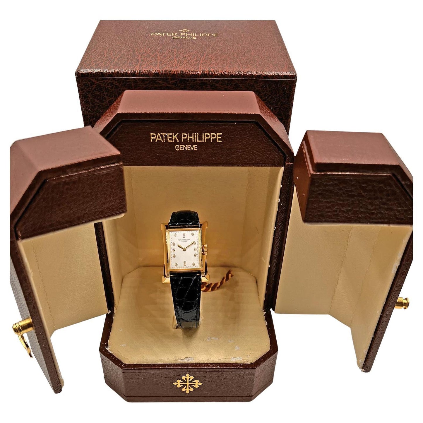 Patek Philippe - Ladies' Pagoda Limited Edition Yellow Gold, Ref. 4900J