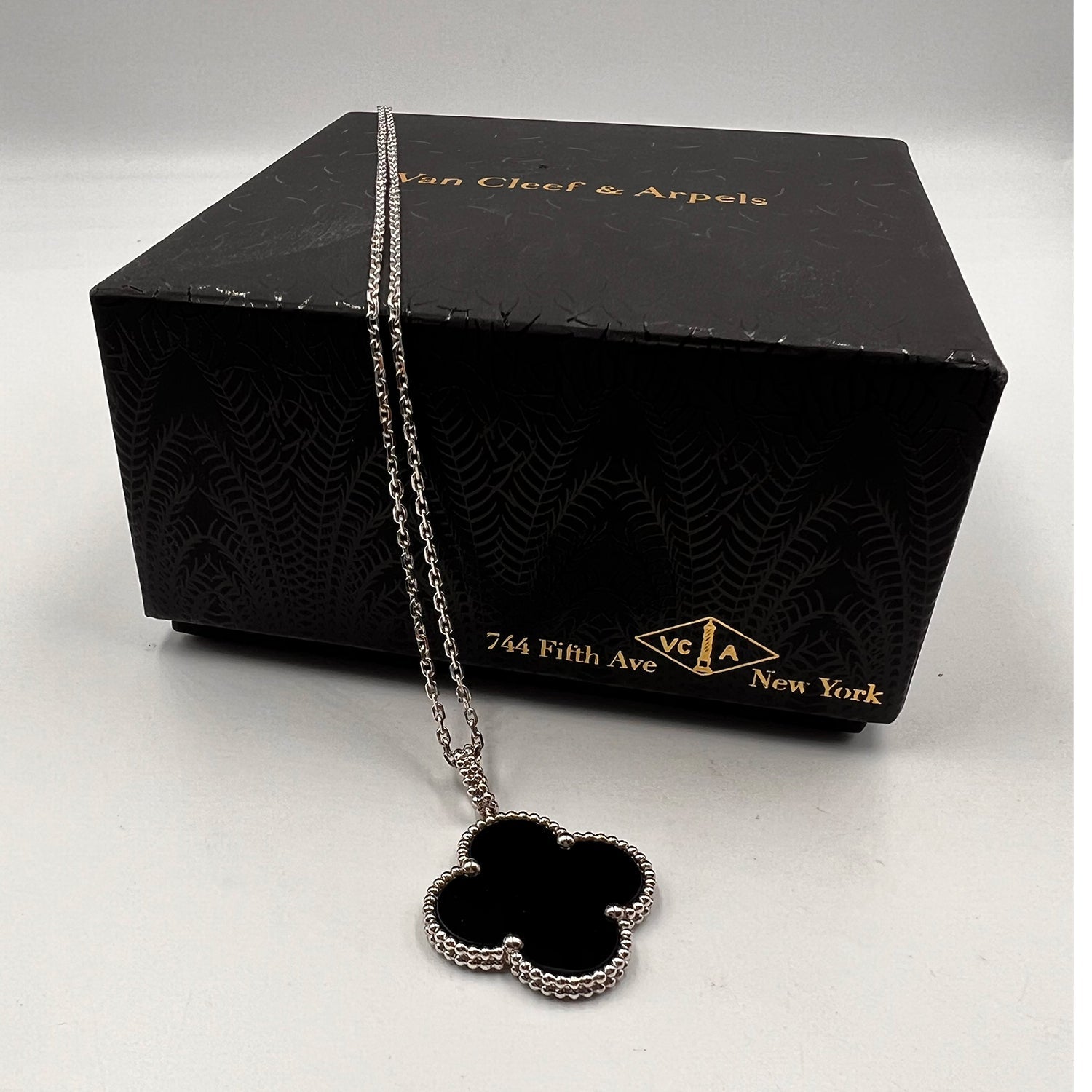 Van Cleef & Arpels Vintage Necklace Black White gold ref.83240 - Joli Closet