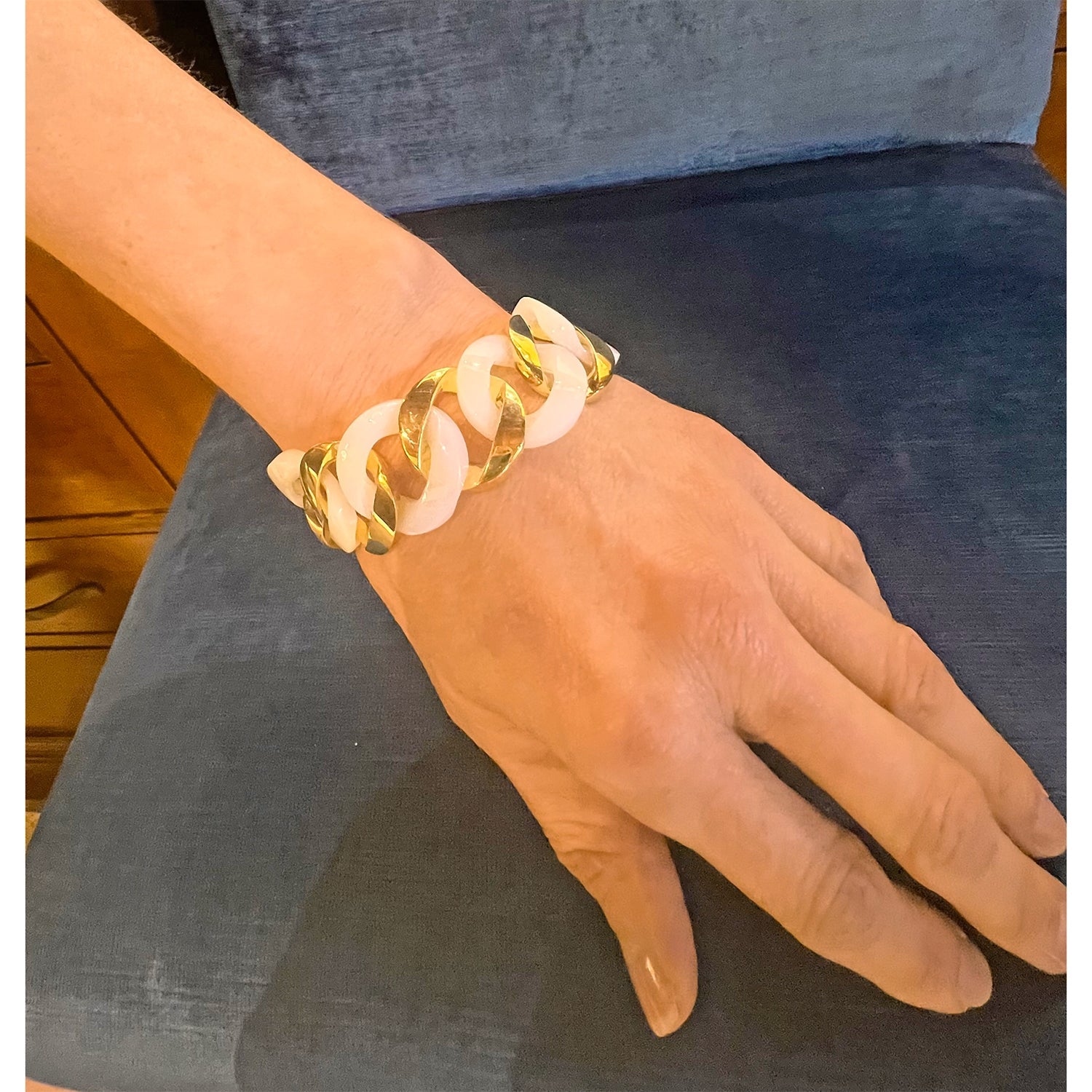 Verdura - Estate 18k Gold White Agate Curb-Link Bracelet